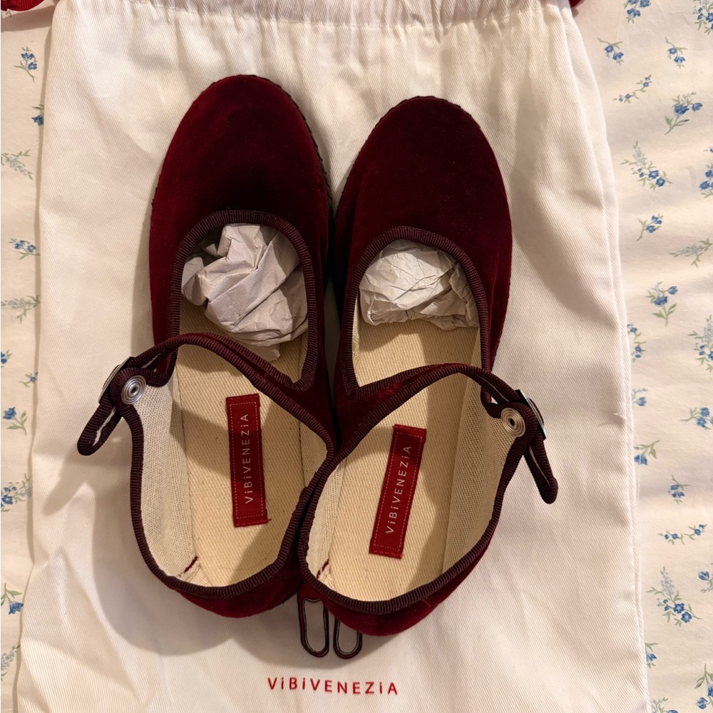 Venezia Women's Deep Red Velvet Flats